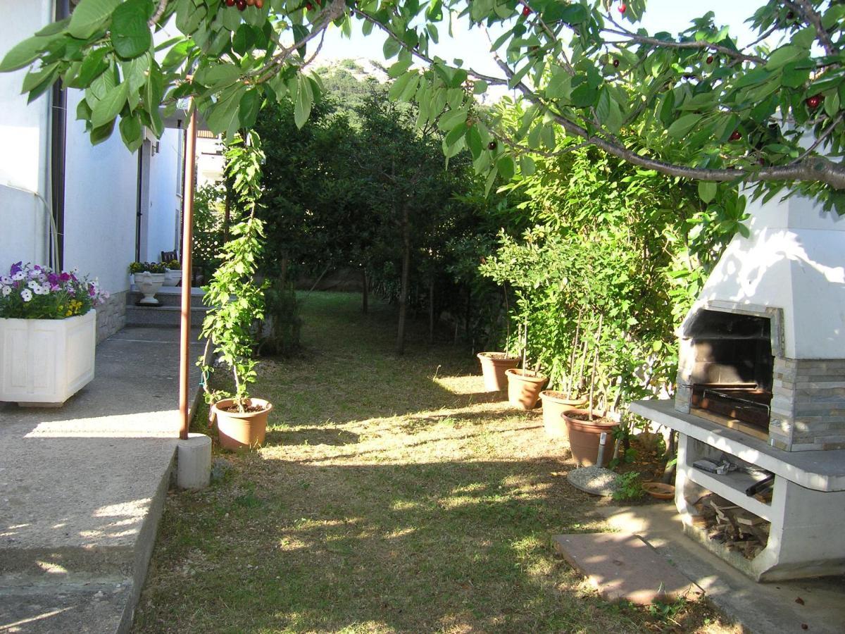 Apartments Mari With Terrace Башка Экстерьер фото