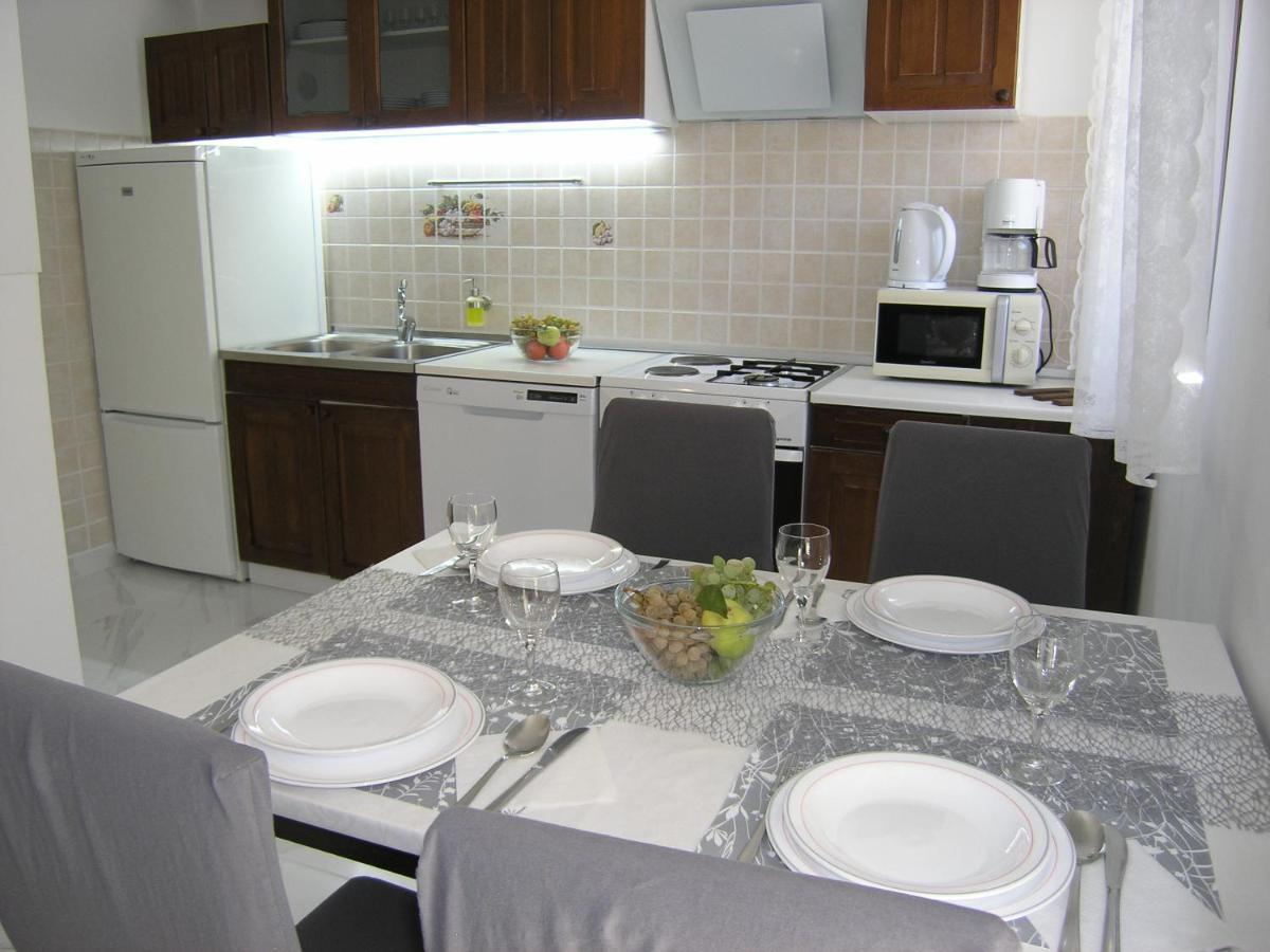 Apartments Mari With Terrace Башка Экстерьер фото